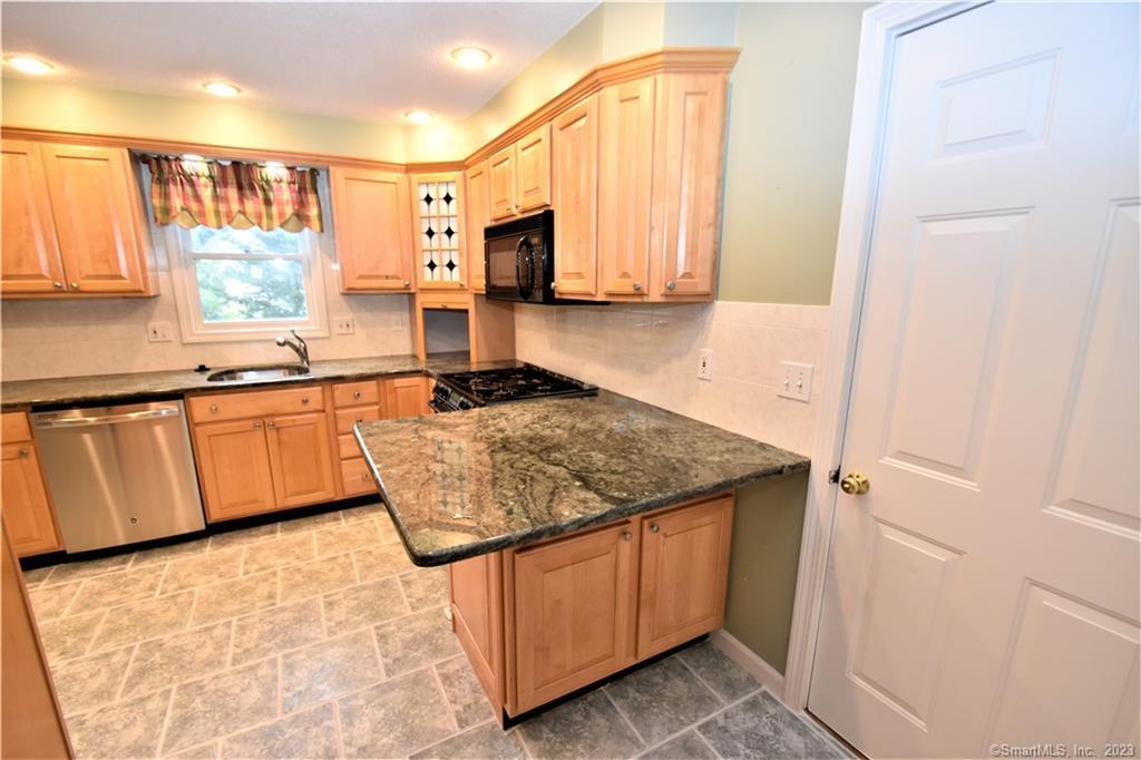 Photo 7 of 29 of 30 Southgate Drive 30 townhome