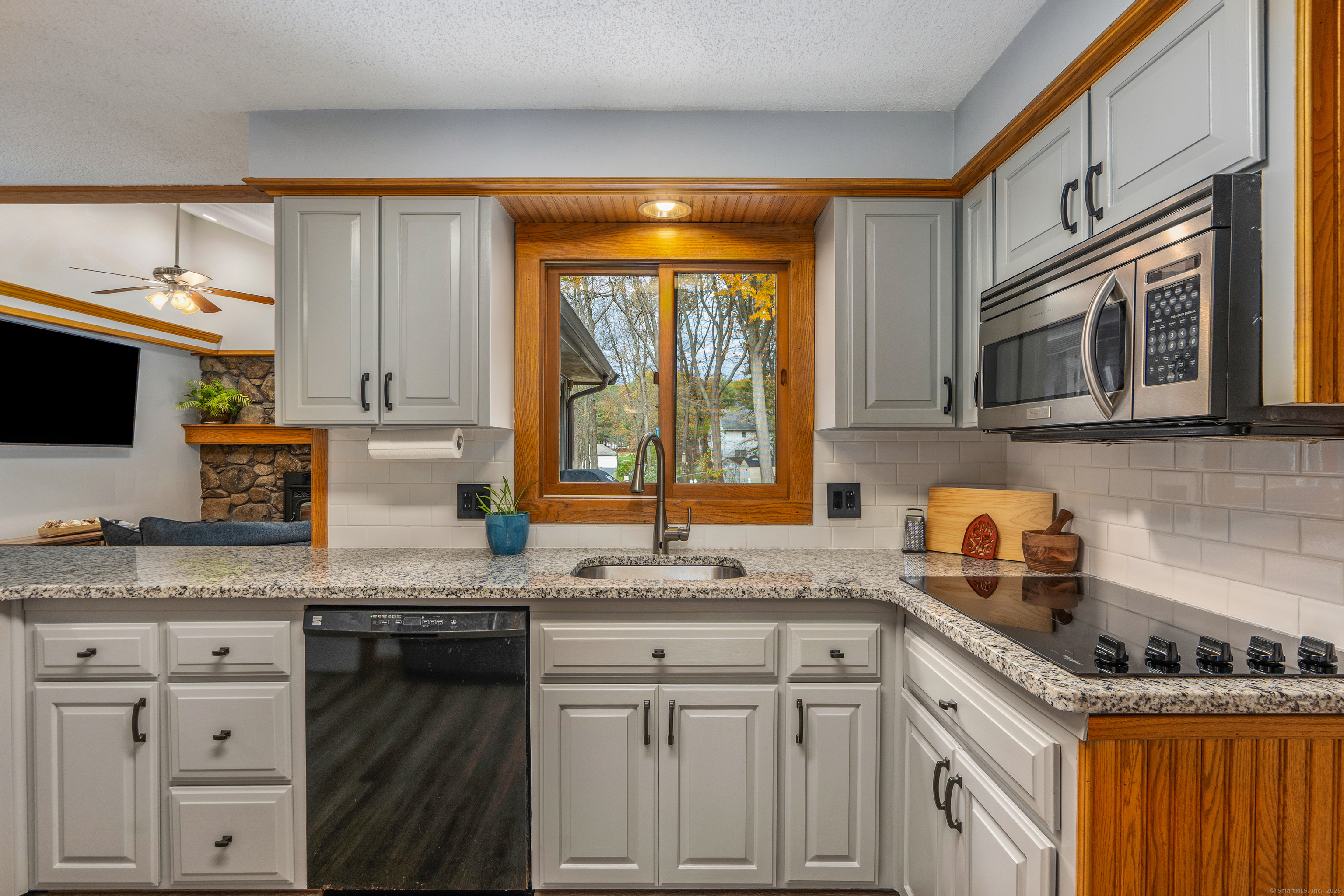 Vernon, Connecticut 06066, United States, 3 Bedrooms Bedrooms, ,3 BathroomsBathrooms,Residential,Active,238382