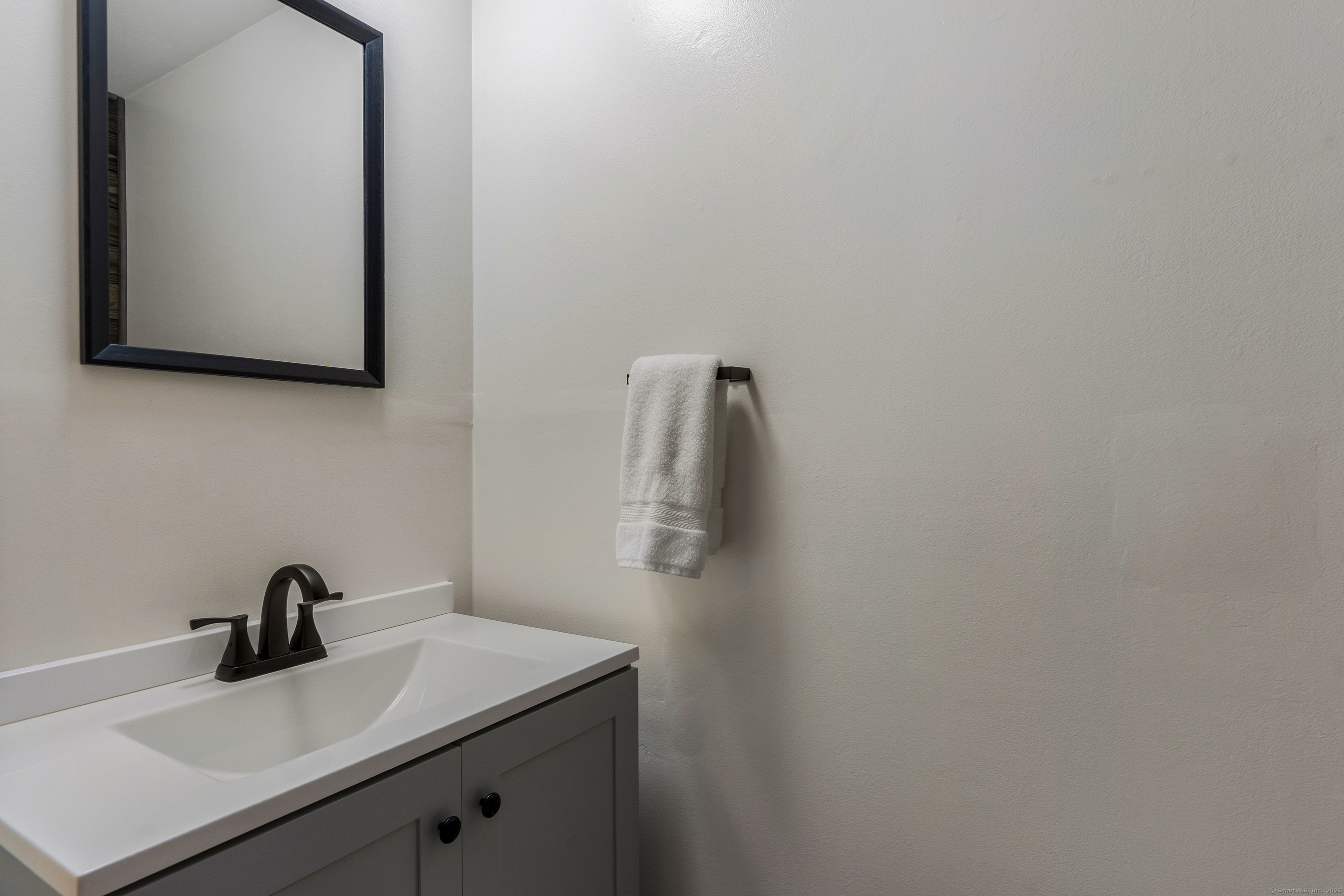 Vernon, Connecticut 06066, United States, 3 Bedrooms Bedrooms, ,3 BathroomsBathrooms,Residential,Active,238382