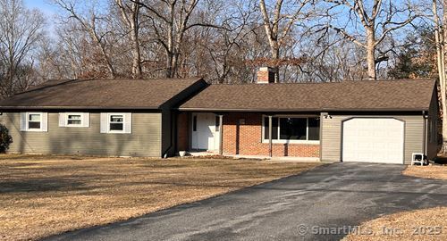 David Avenue, Killingly, Connecticut - 3 Bedrooms  
2 Bathrooms  
6 Rooms - 