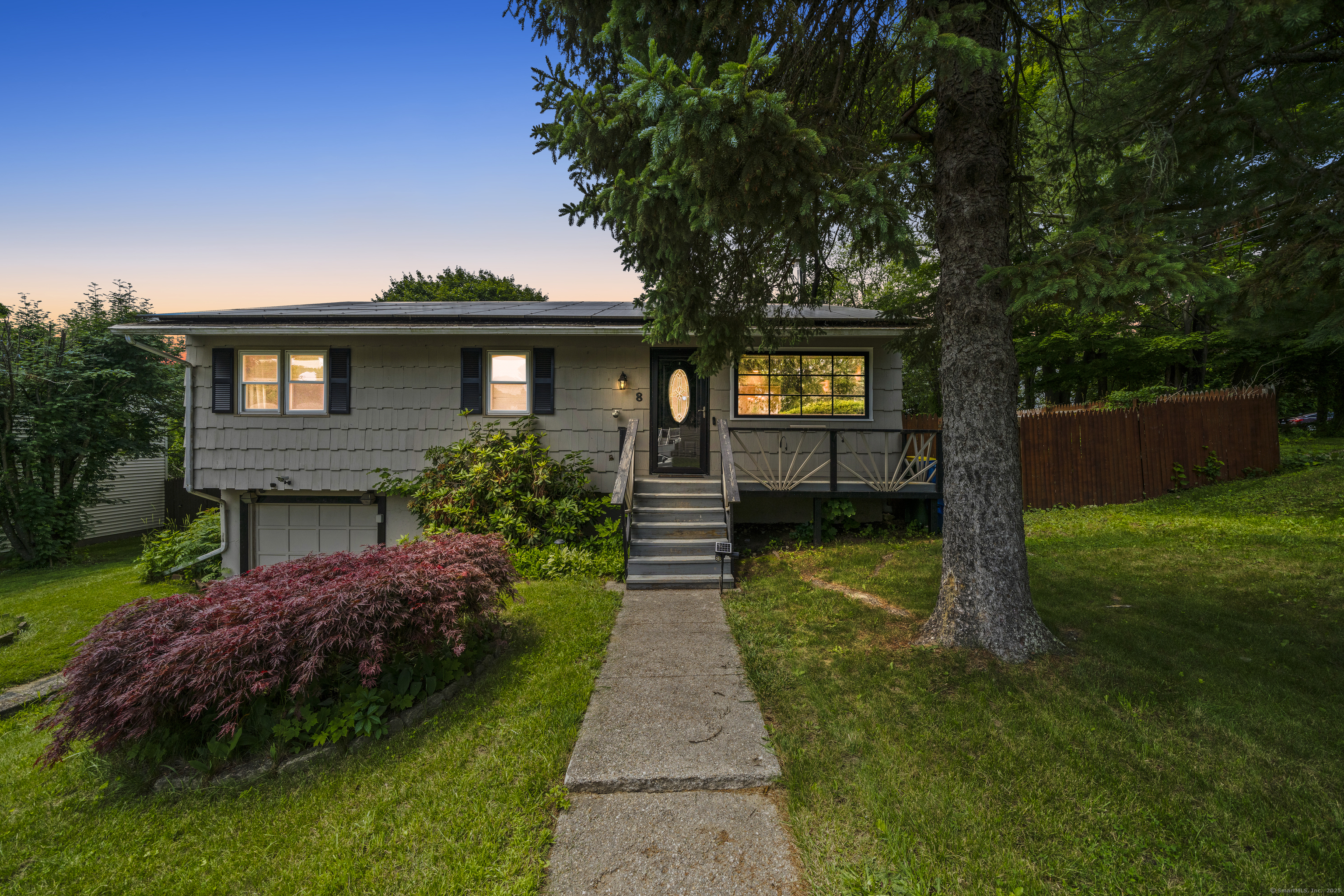 Cornfield Road, Waterbury, Connecticut - 3 Bedrooms  
1 Bathrooms  
5 Rooms - 