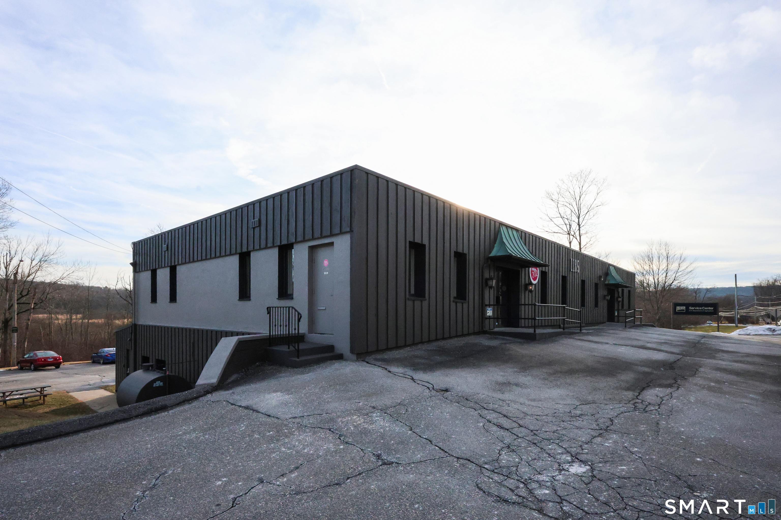 1185 New Litchfield Street