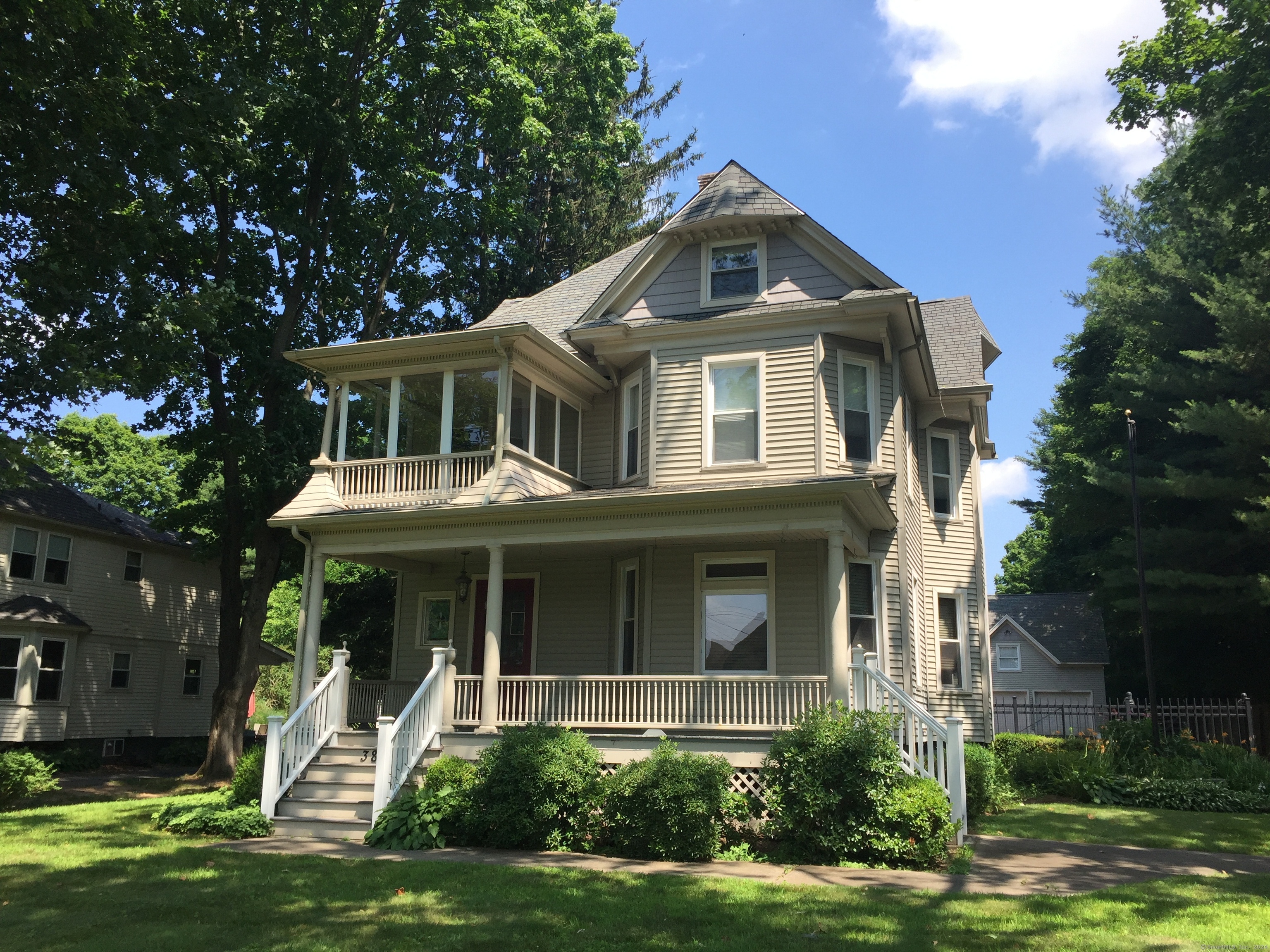 380 N Main Street, Suffield, Connecticut - 3 Bedrooms  
2 Bathrooms  
8 Rooms - 