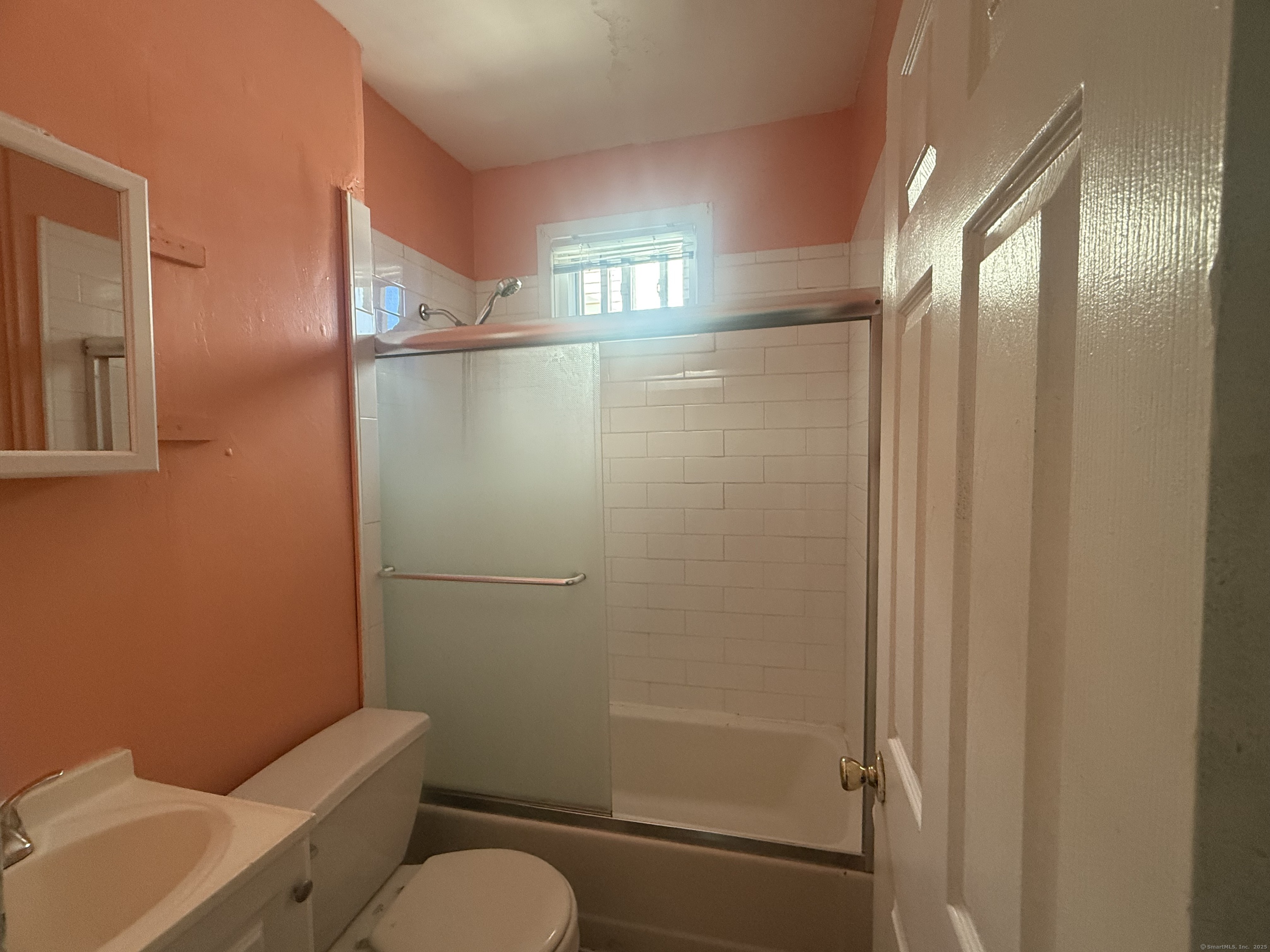 Bridgeport, Connecticut 06605, United States, 2 Bedrooms Bedrooms, ,1 BathroomBathrooms,Residential,Active,174830