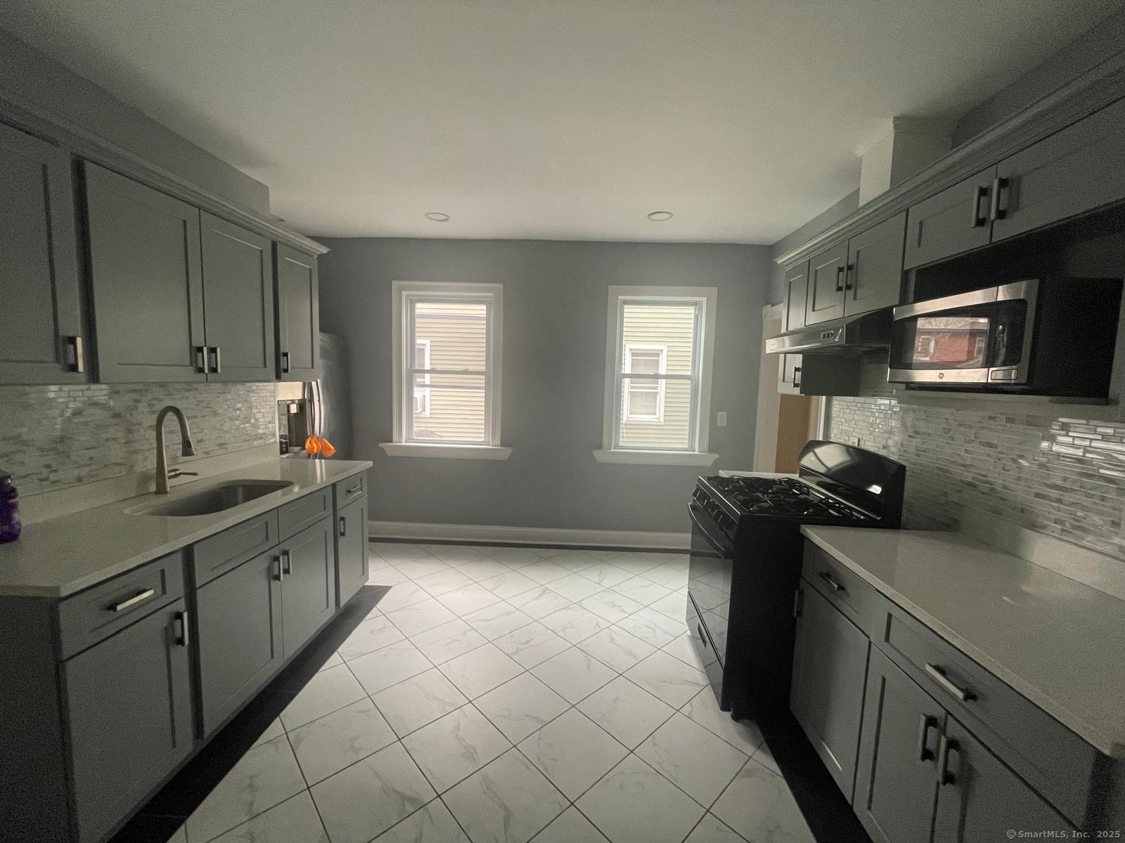 Rental Property at Livingston Place, Bridgeport, Connecticut - Bedrooms: 2 
Bathrooms: 1 
Rooms: 5  - $2,500 MO.