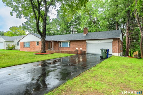 Photo of 8 Lincoln Avenue, West Hartford, CT 06117 (MLS # 24208469)