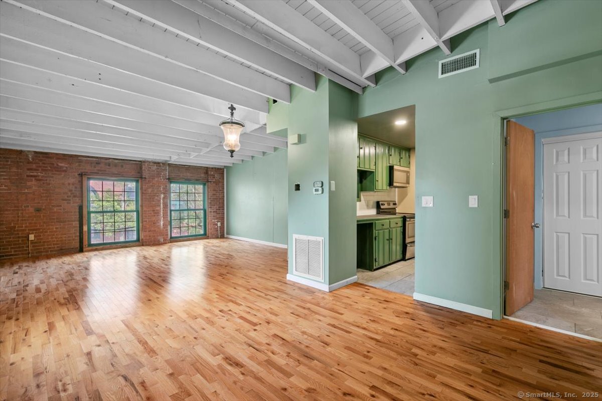 Front Street 204, New Haven, Connecticut - 1 Bedrooms  
1 Bathrooms  
4 Rooms - 