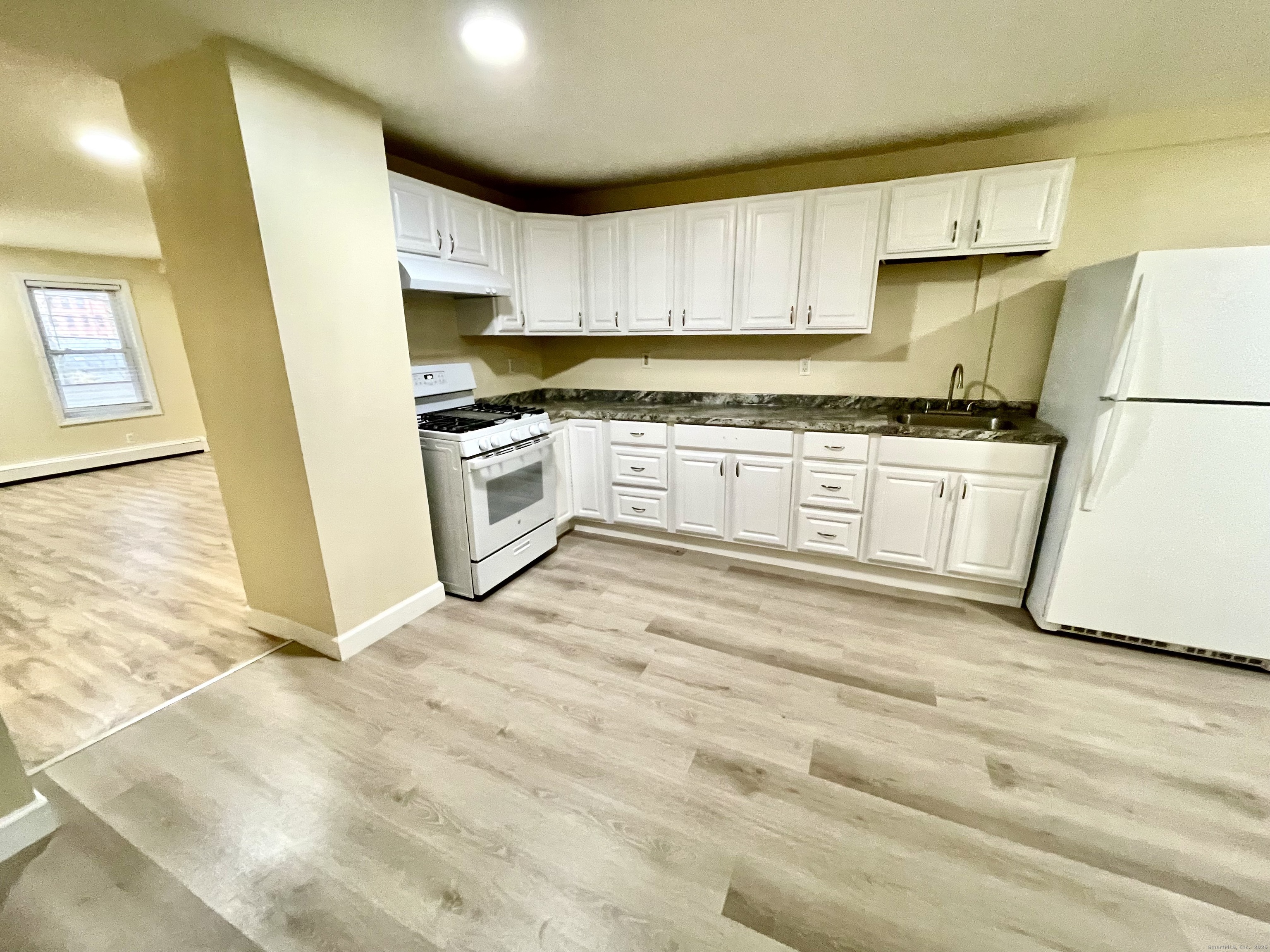 92 West Main Street 4