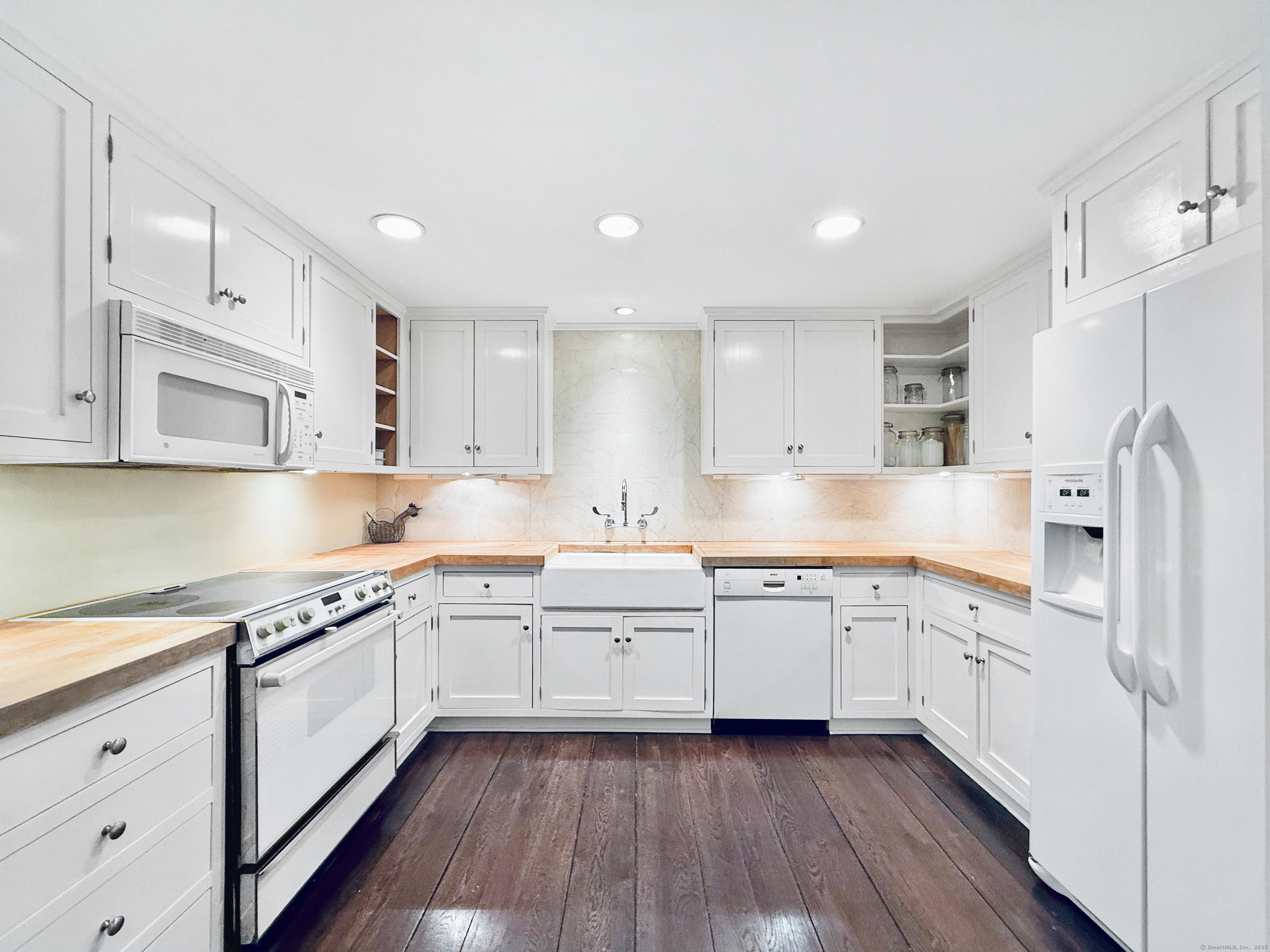 Stamford, Connecticut 06903, United States, 3 Bedrooms Bedrooms, ,4 BathroomsBathrooms,Residential,Pending,144334