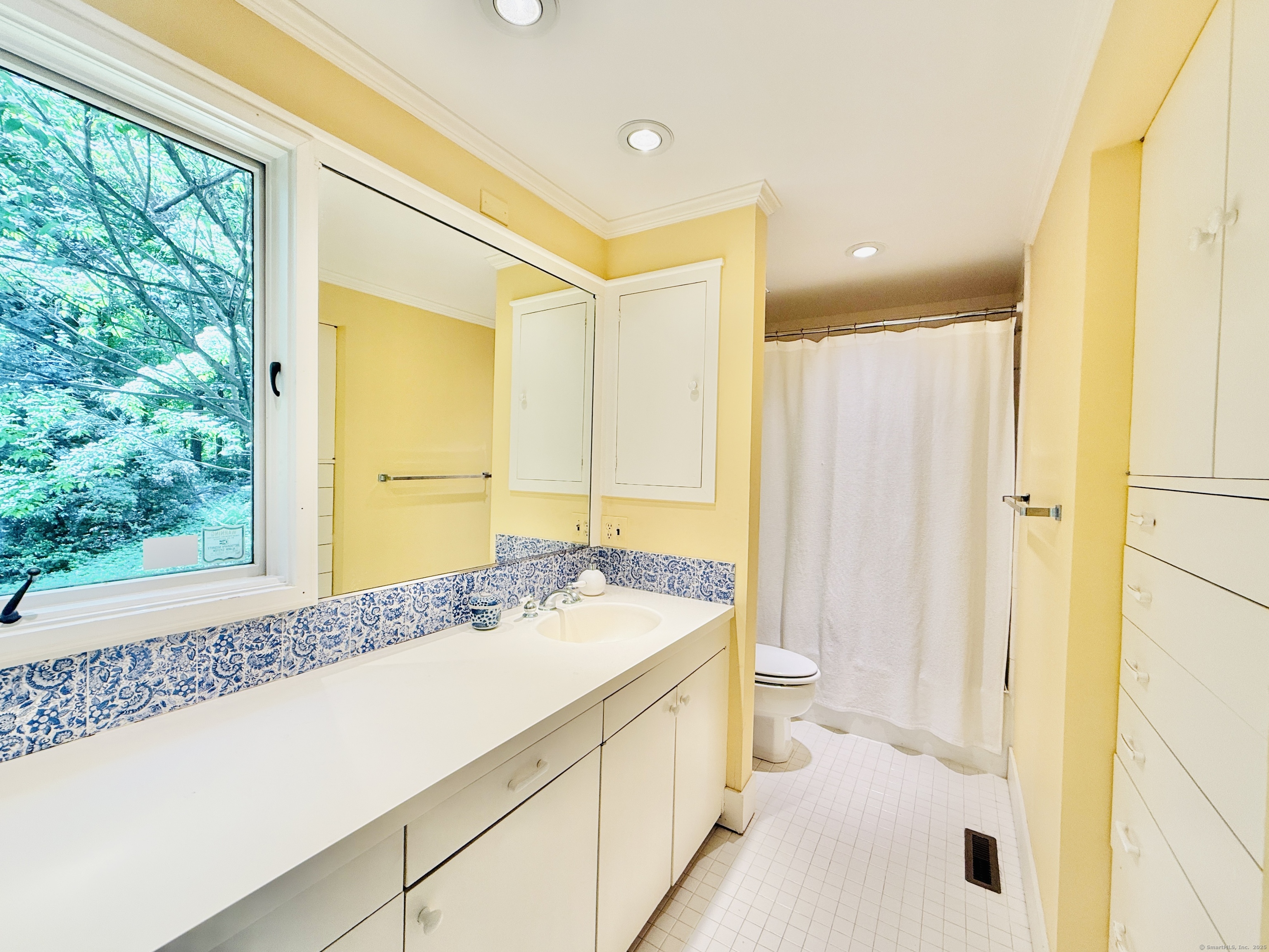 Stamford, Connecticut 06903, United States, 3 Bedrooms Bedrooms, ,4 BathroomsBathrooms,Residential,Pending,144334