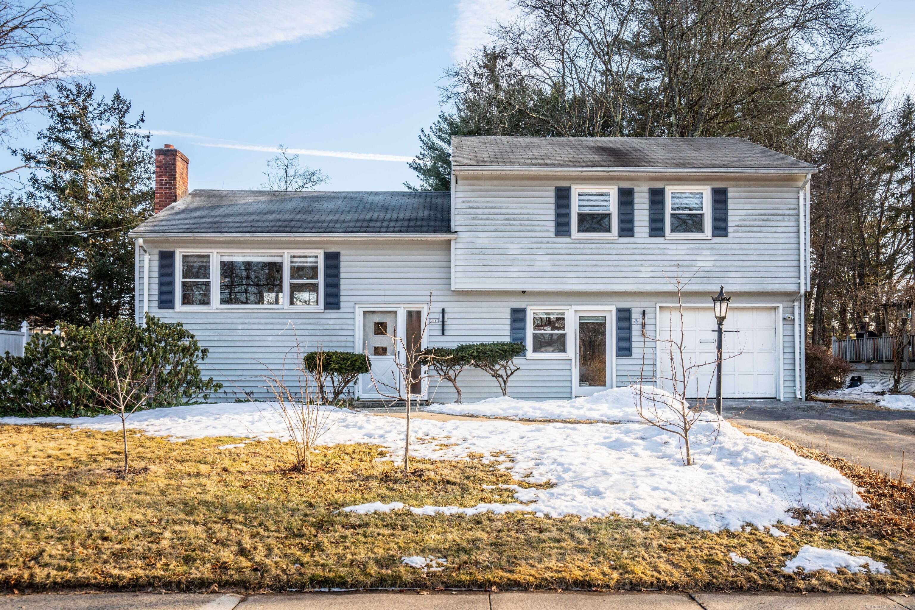 Lyman Road, West Hartford, Connecticut - 3 Bedrooms  
2 Bathrooms  
6 Rooms - 