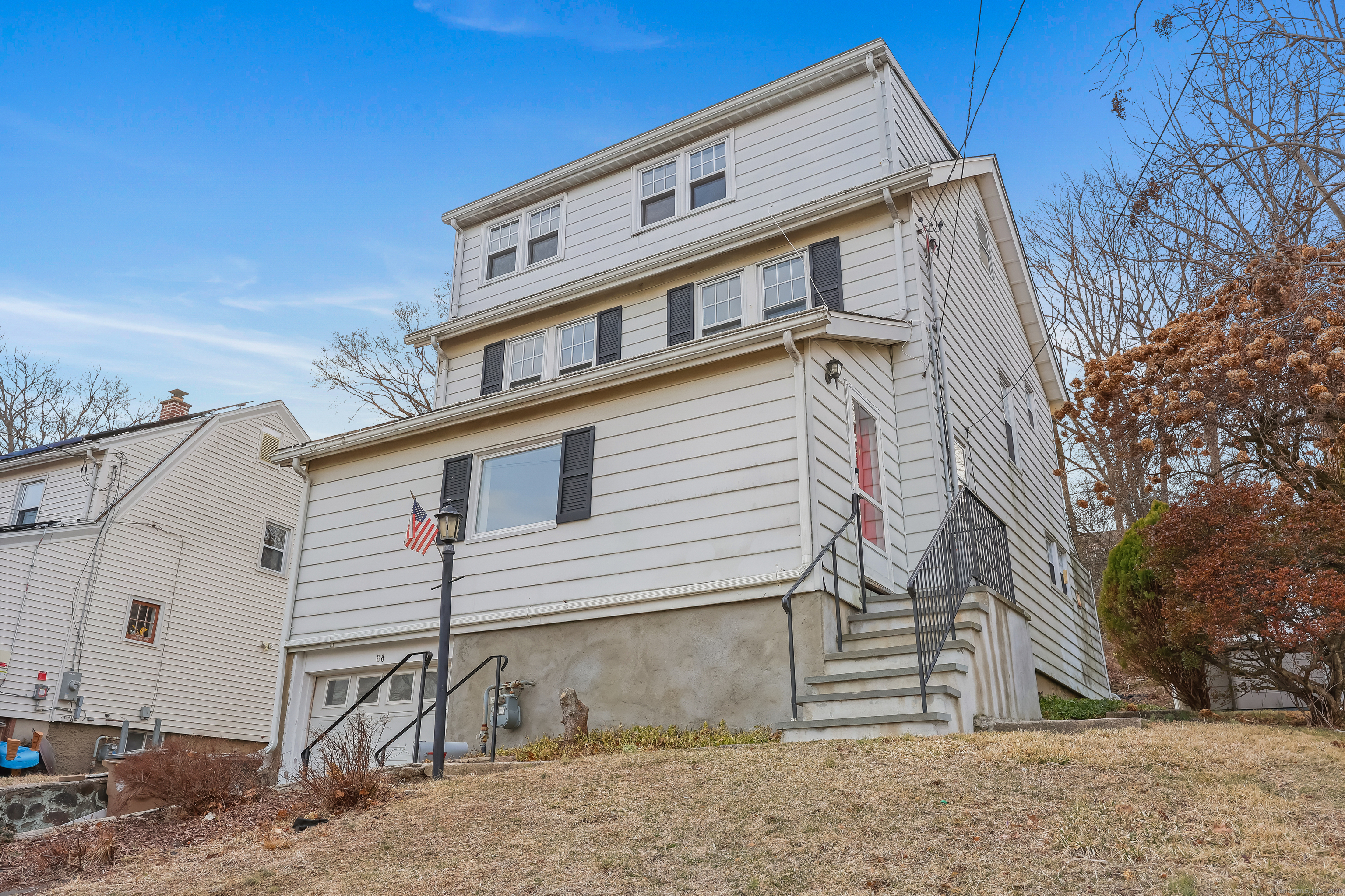 Property for Sale at Knickerbocker Avenue, Stamford, Connecticut - Bedrooms: 4 
Bathrooms: 2 
Rooms: 11  - $649,000