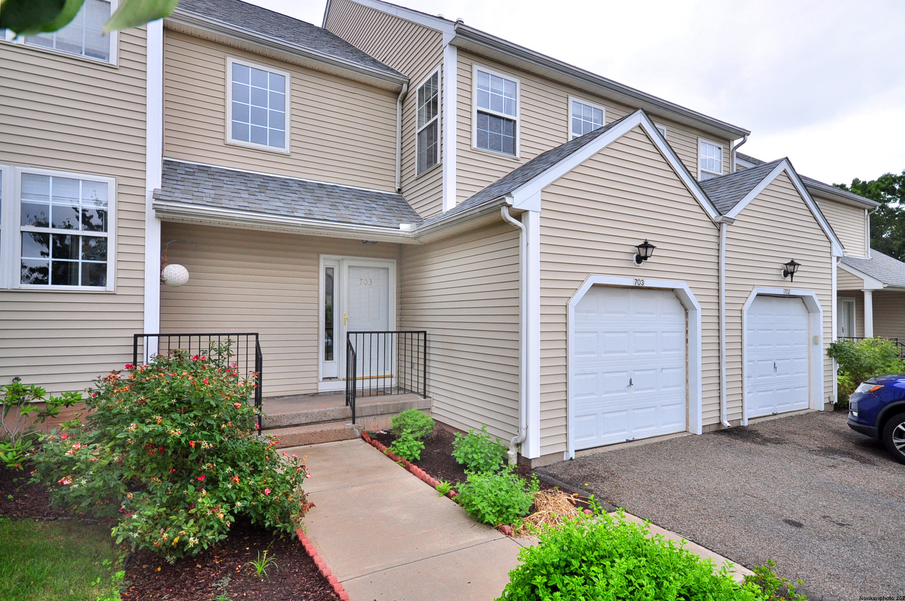 Property for Sale at 703 Gray Fox Lane 703, Rocky Hill, Connecticut - Bedrooms: 2 
Bathrooms: 3 
Rooms: 6  - $424,900