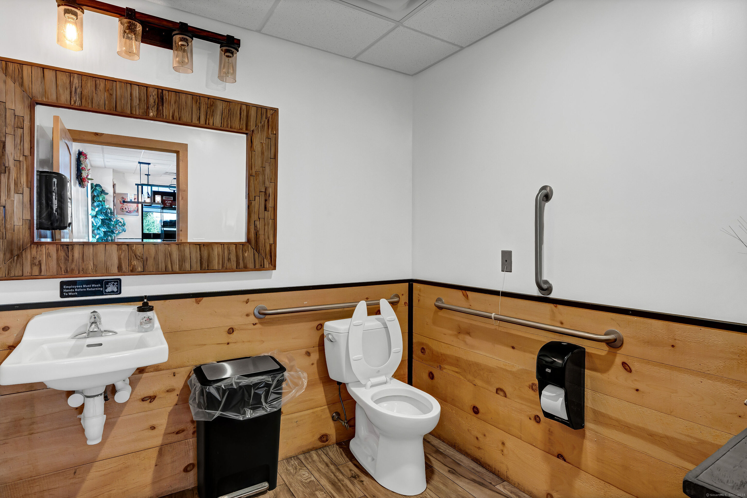 Southington, Connecticut 06489, United States, ,Commercial,Pending,41429