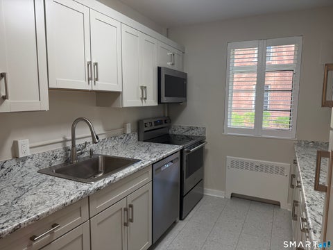 Condo For Rent - 20 Outlook Avenue #102<br/> West Hartford, CT 06119
