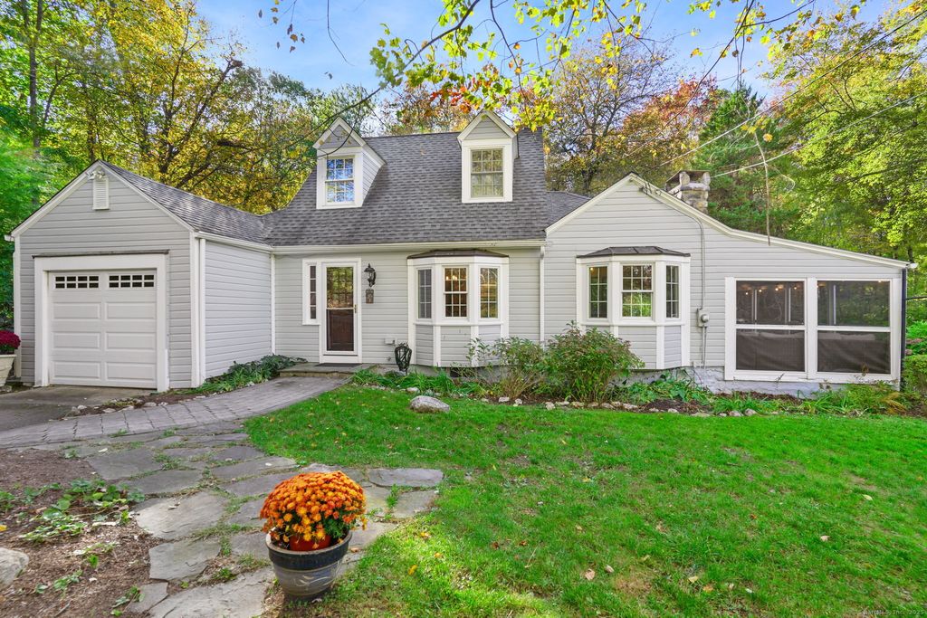 Photo of 477 Newtown Turnpike, Redding, CT 06896 (MLS # 24134330)