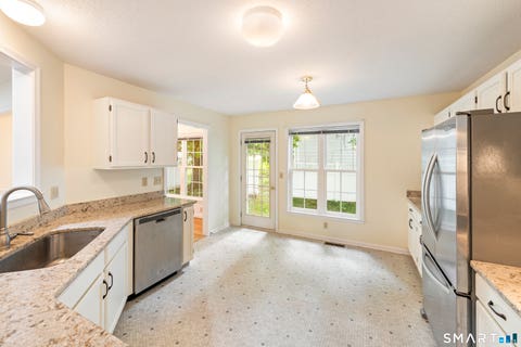 Tiny photo for 26 Fox Hollow #26, Avon, CT 06001 (MLS # 24193630)