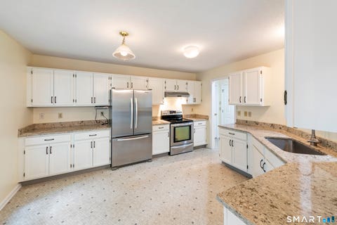 Tiny photo for 26 Fox Hollow #26, Avon, CT 06001 (MLS # 24193630)