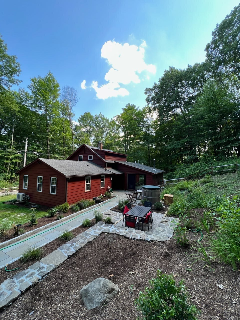 Frenchmans Road, New Milford, Connecticut - 3 Bedrooms  
2 Bathrooms  
8 Rooms - 