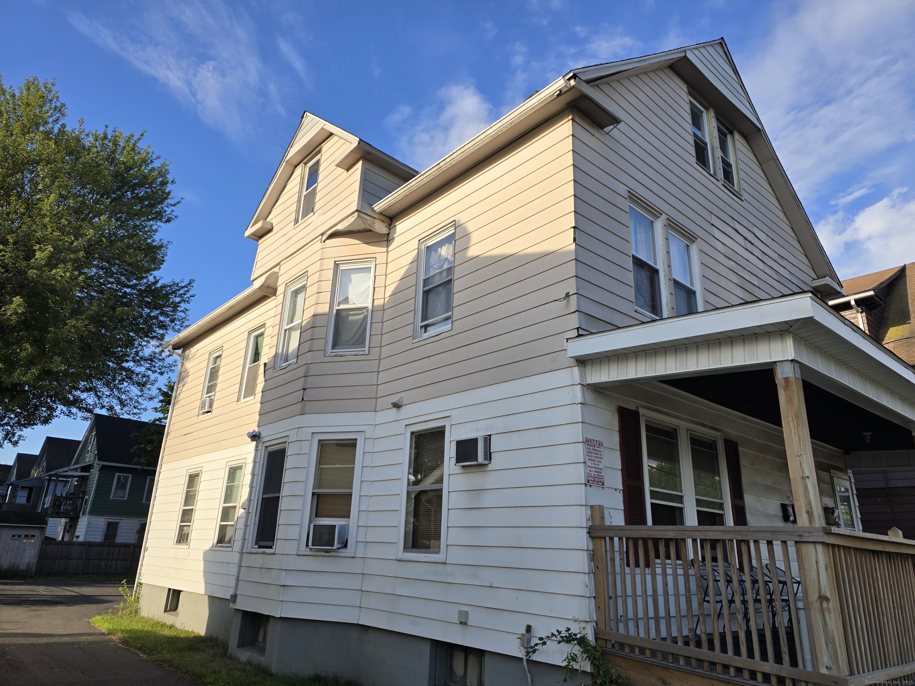 East Hartford, Connecticut 06108, United States, 6 Bedrooms Bedrooms, ,2 BathroomsBathrooms,Residential,Active,199193