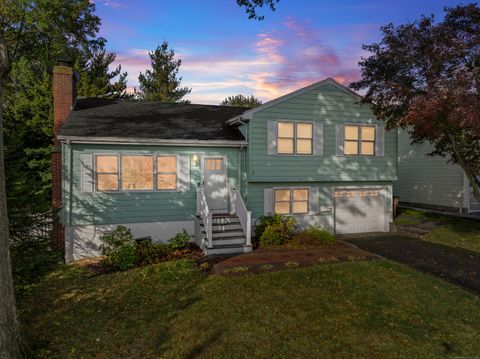 Photo of 94 Clovelly Road, Stamford, CT 06902 (MLS # 24133944)