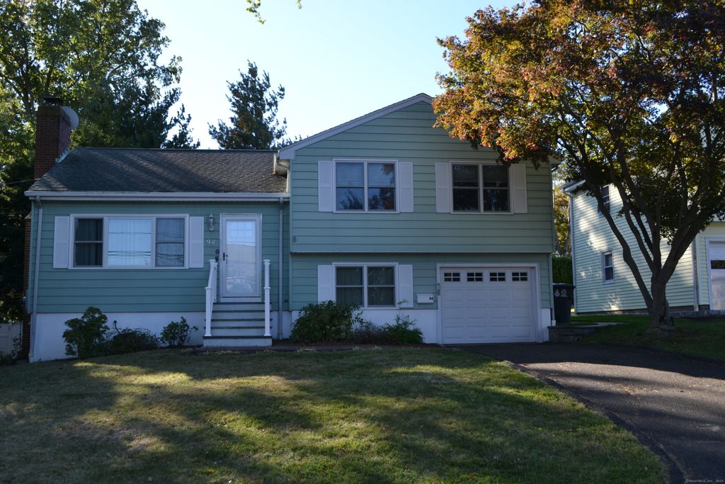Photo of 94 Clovelly Road, Stamford, CT 06902 (MLS # 24133944)