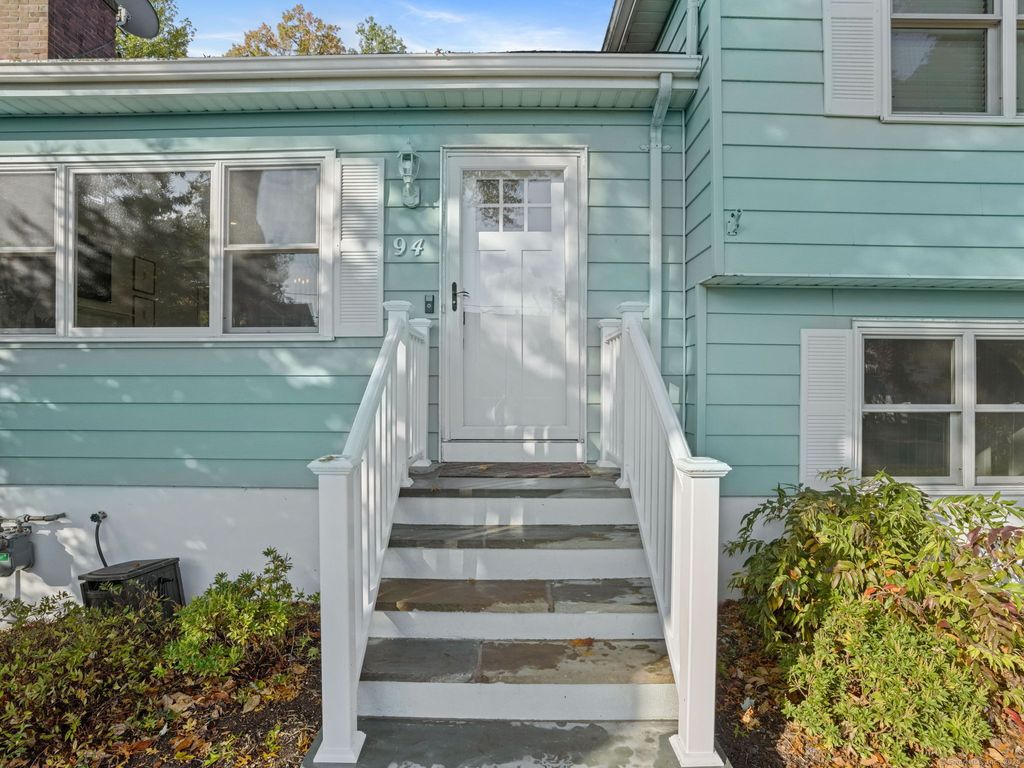 Photo of 94 Clovelly Road, Stamford, CT 06902 (MLS # 24133944)
