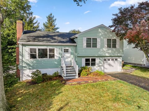 Photo of 94 Clovelly Road, Stamford, CT 06902 (MLS # 24133944)