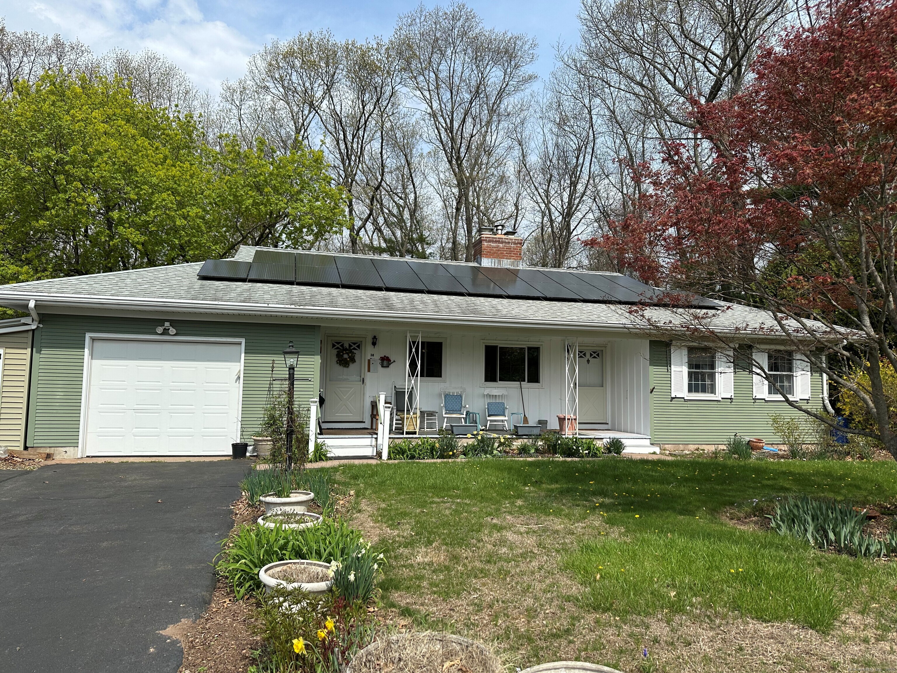 Somerset Drive, Manchester, Connecticut - 2 Bedrooms  
1 Bathrooms  
6 Rooms - 