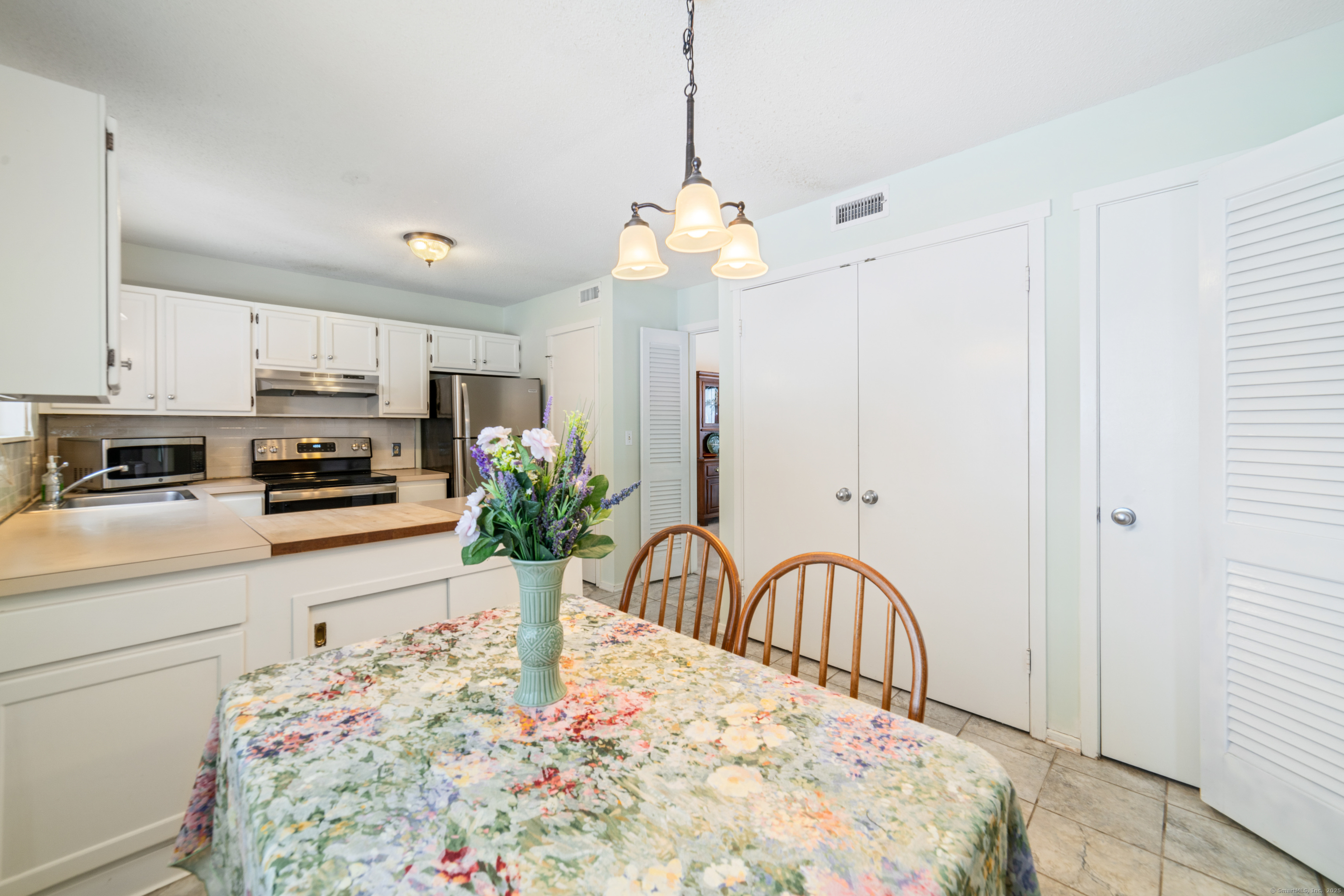 511 Heritage Village #B, Southbury, Connecticut image 3