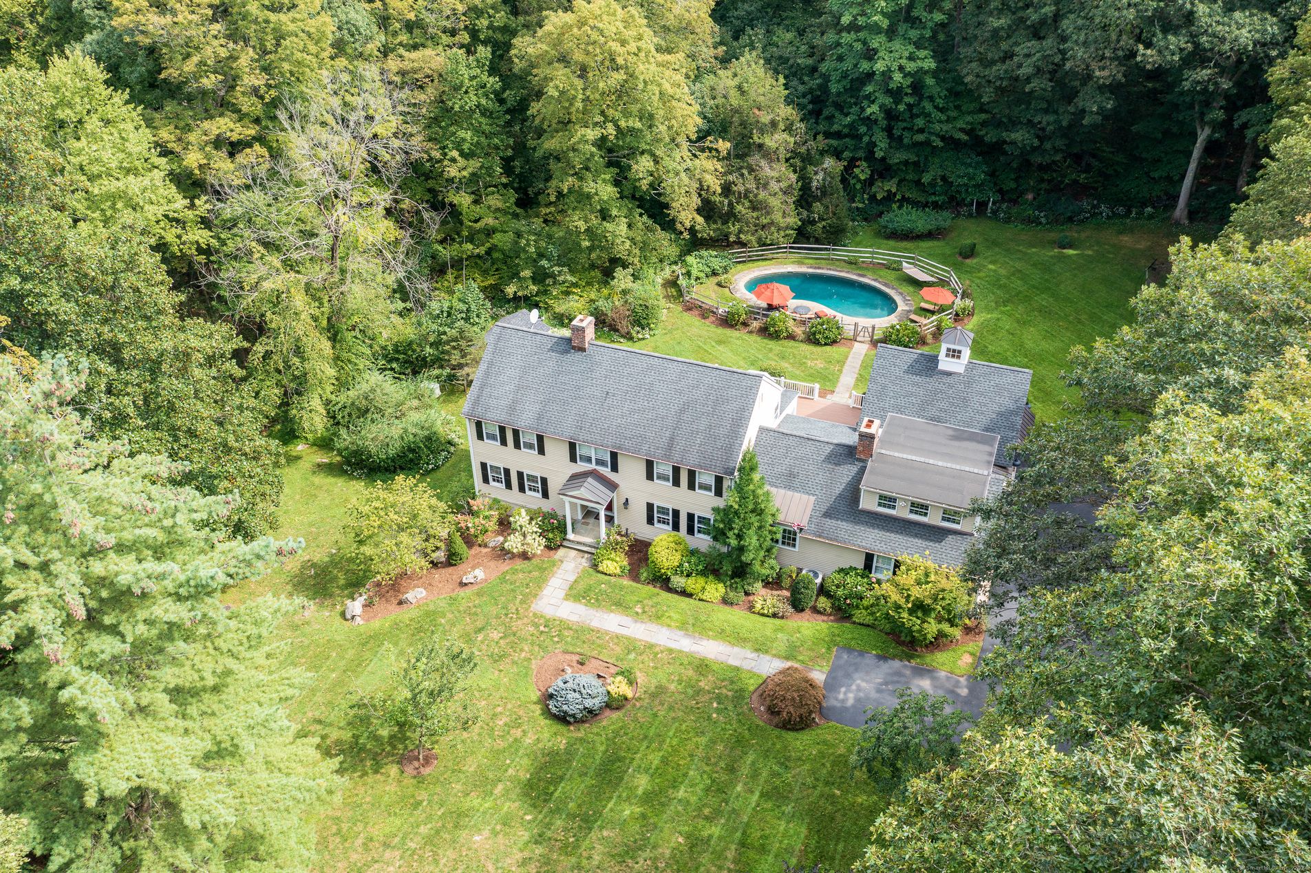 155 Thurton Drive, New Canaan, Connecticut - 4 Bedrooms  
5 Bathrooms  
10 Rooms - 