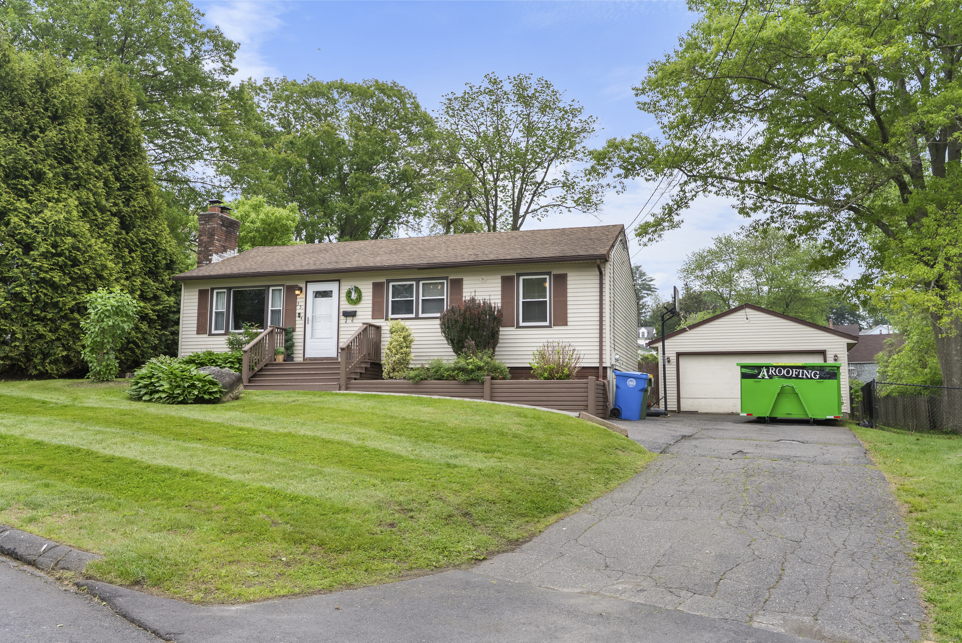 35 Tree Hill Road, Waterbury, Connecticut image 2