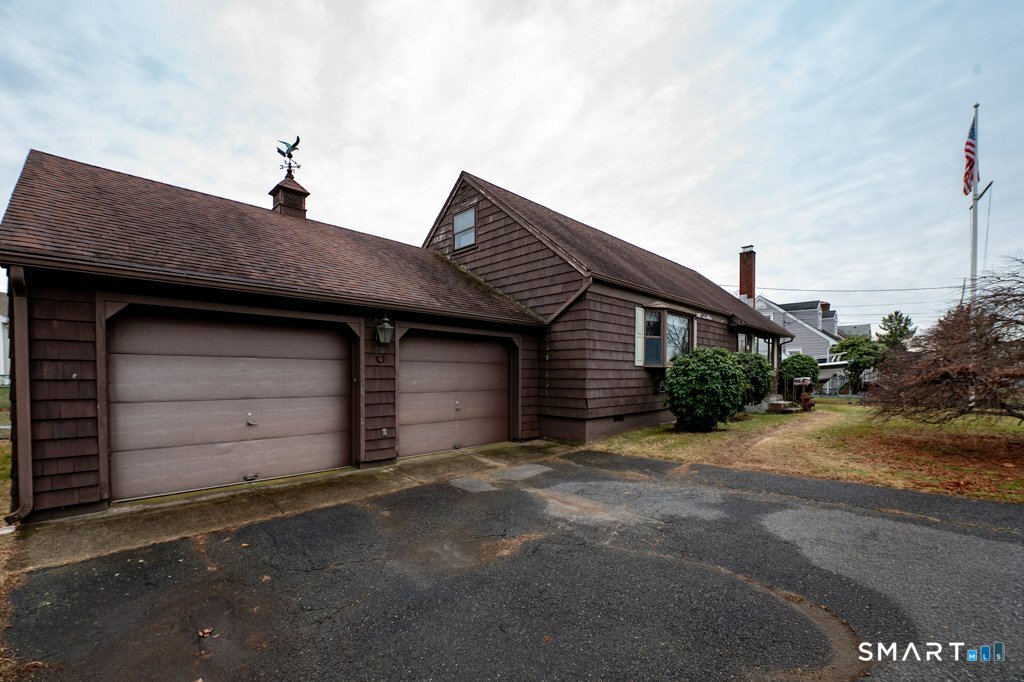 559 Oak Bluff Avenue