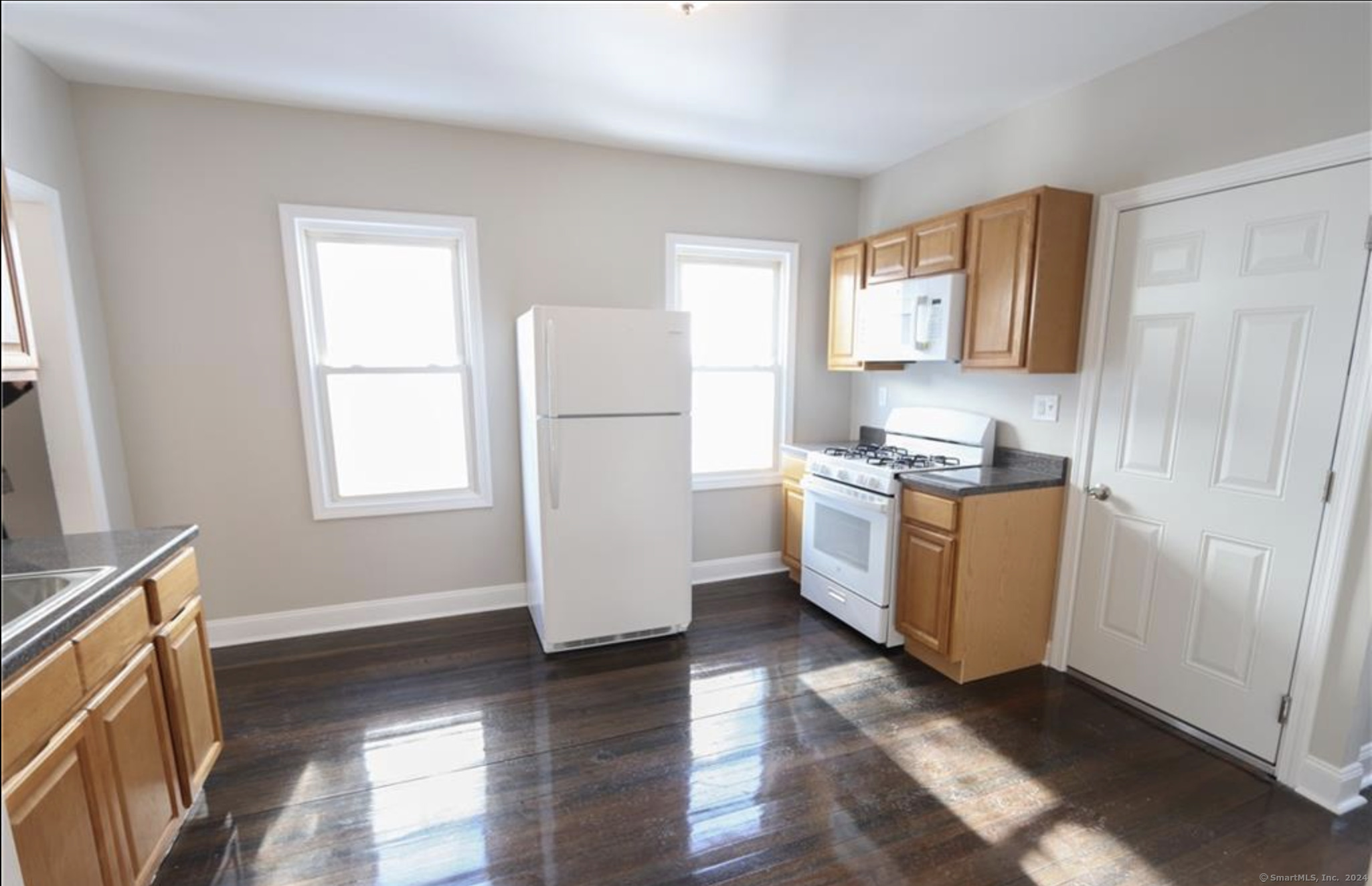 Rental Property at 269 View Street, New Haven, Connecticut - Bedrooms: 3 
Bathrooms: 1 
Rooms: 5  - $1,750 MO.