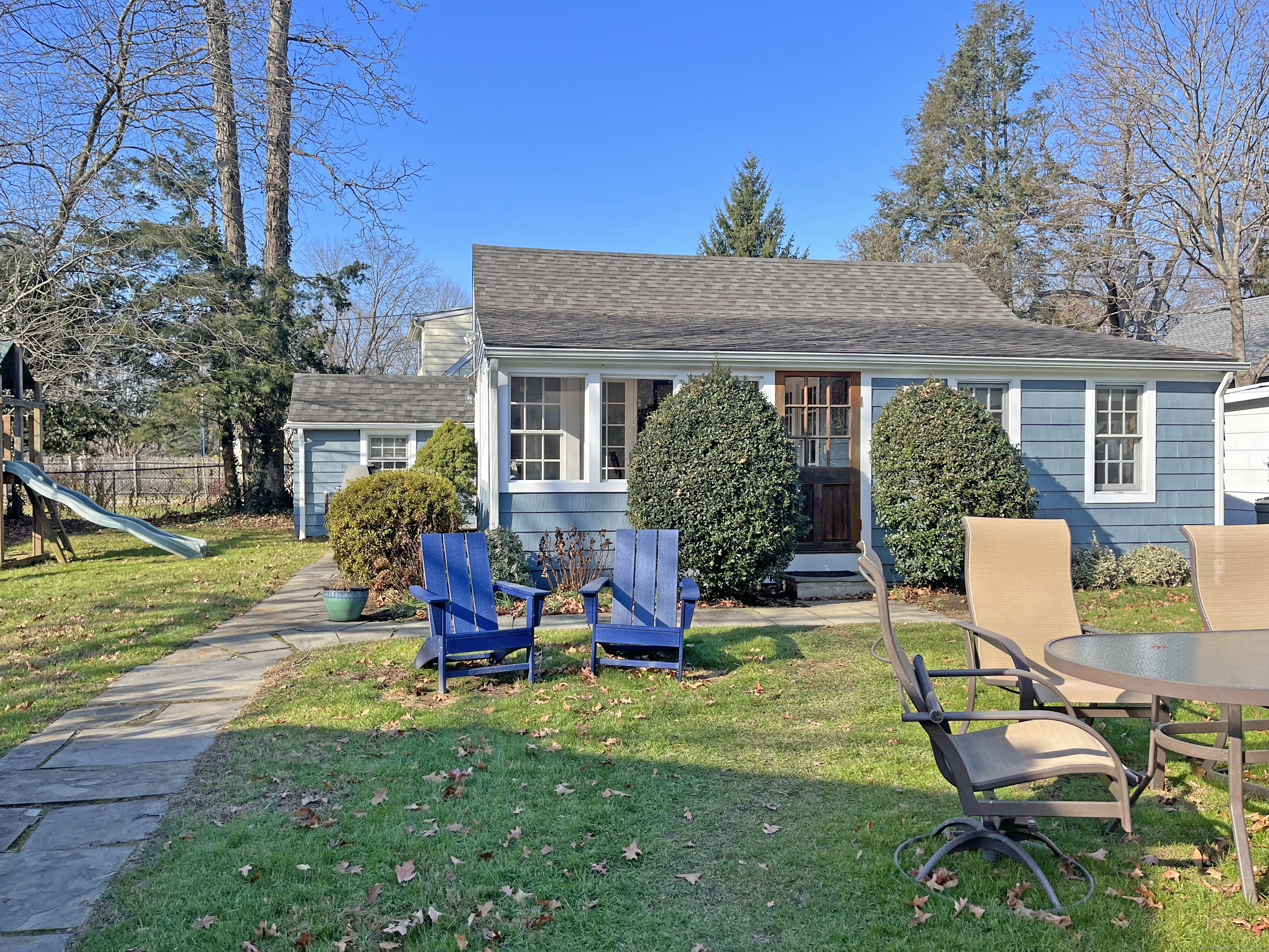 49 Kings Highway, Westport, Connecticut - 2 Bedrooms  
2 Bathrooms  
6 Rooms - 