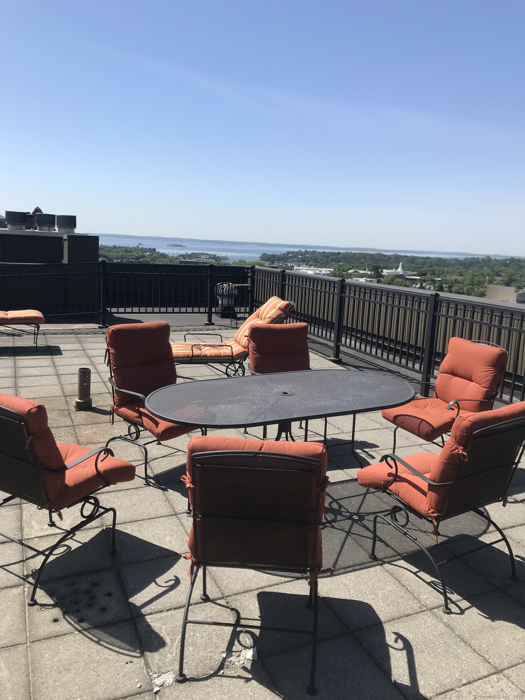 Greenwich, Connecticut 06830, United States, 1 Bedroom Bedrooms, ,2 BathroomsBathrooms,Residential,Active,158211