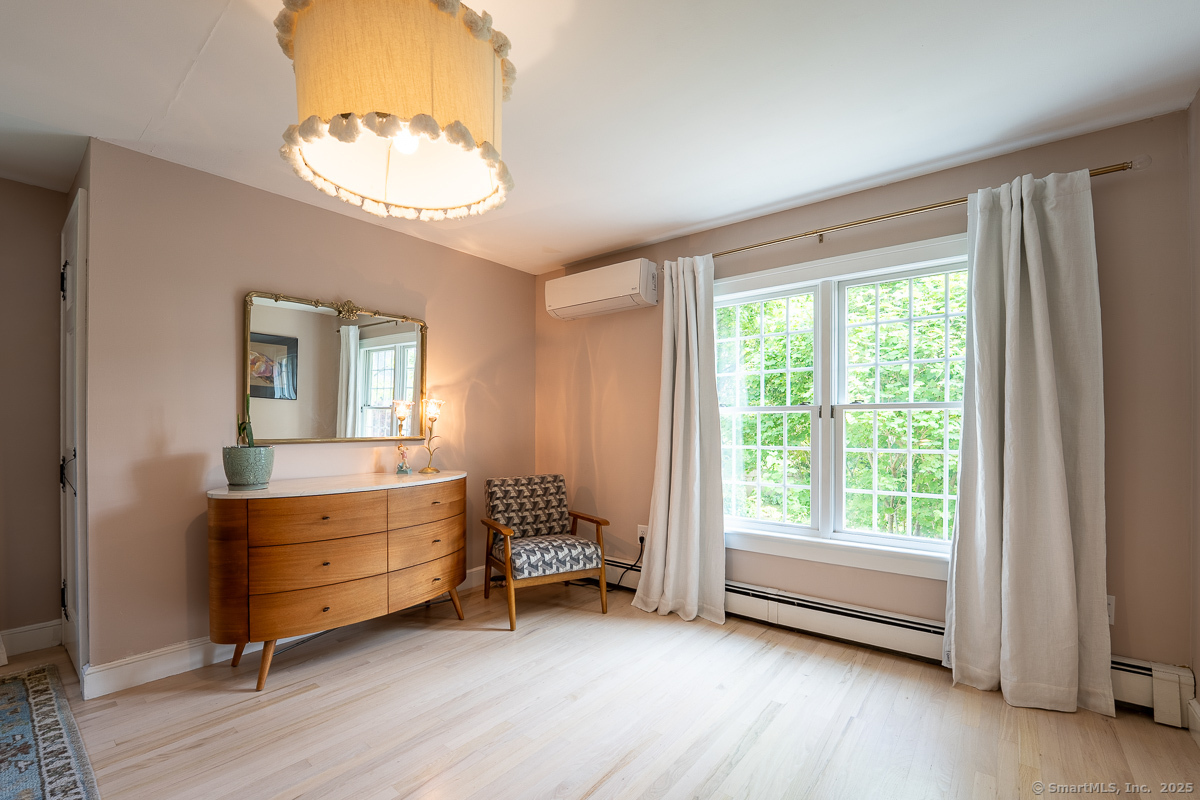 Groton, Connecticut 06340, United States, 3 Bedrooms Bedrooms, ,2 BathroomsBathrooms,Residential,Pending,154283