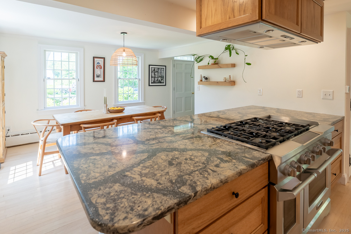 Groton, Connecticut 06340, United States, 3 Bedrooms Bedrooms, ,2 BathroomsBathrooms,Residential,Pending,154283