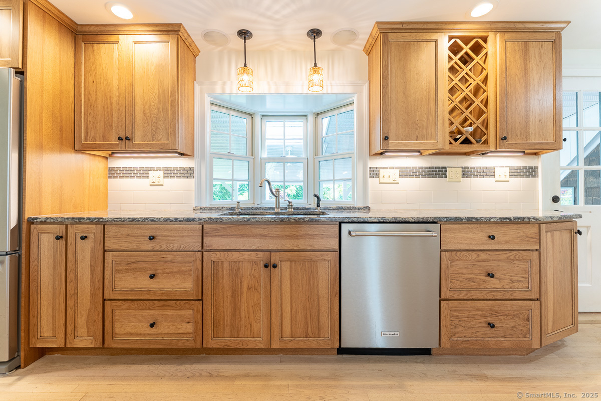 Groton, Connecticut 06340, United States, 3 Bedrooms Bedrooms, ,2 BathroomsBathrooms,Residential,Pending,154283