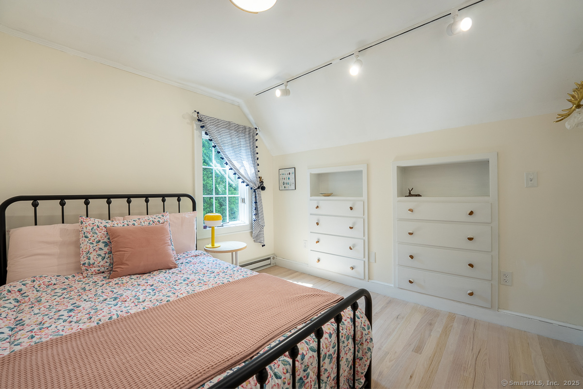 Groton, Connecticut 06340, United States, 3 Bedrooms Bedrooms, ,2 BathroomsBathrooms,Residential,Pending,154283