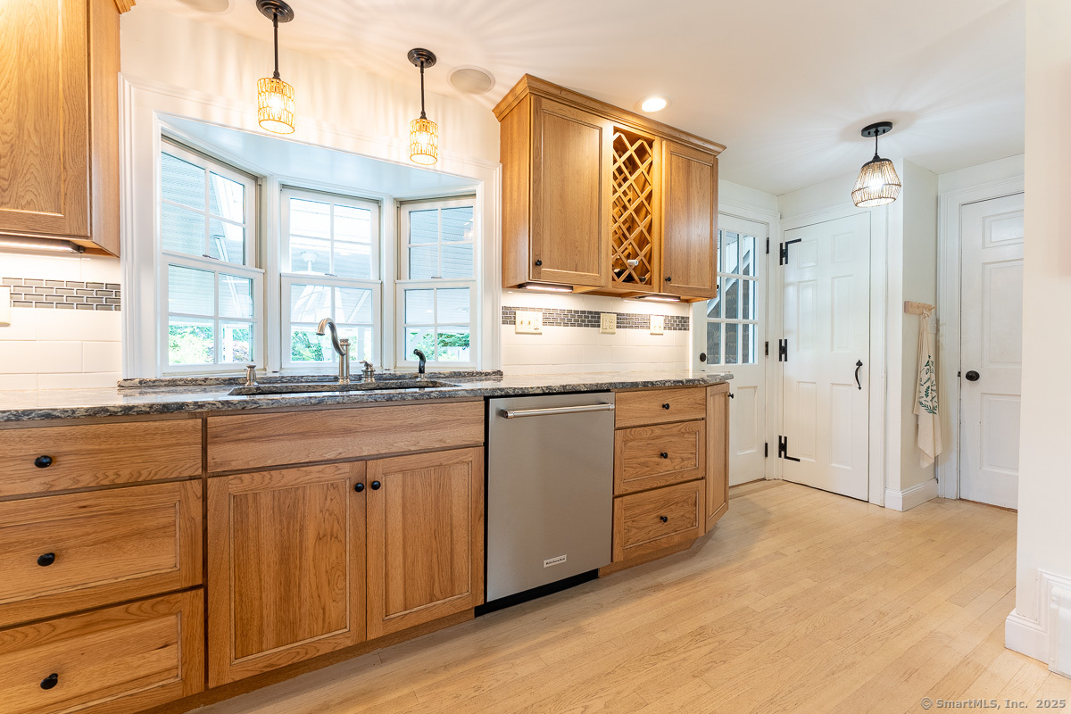 Groton, Connecticut 06340, United States, 3 Bedrooms Bedrooms, ,2 BathroomsBathrooms,Residential,Pending,154283