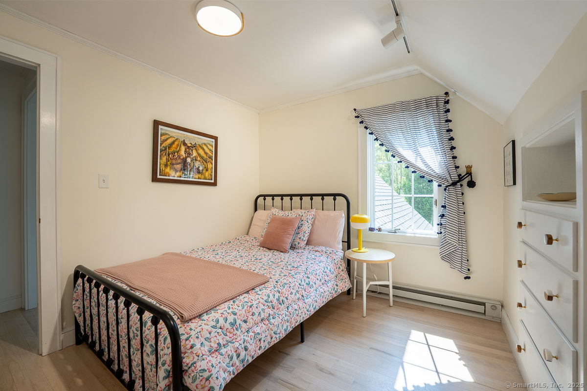 Groton, Connecticut 06340, United States, 3 Bedrooms Bedrooms, ,2 BathroomsBathrooms,Residential,Pending,154283