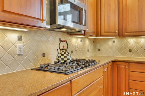 Tiny photo for 9 White Oak Lane, Avon, CT 06001 (MLS # 24157101)