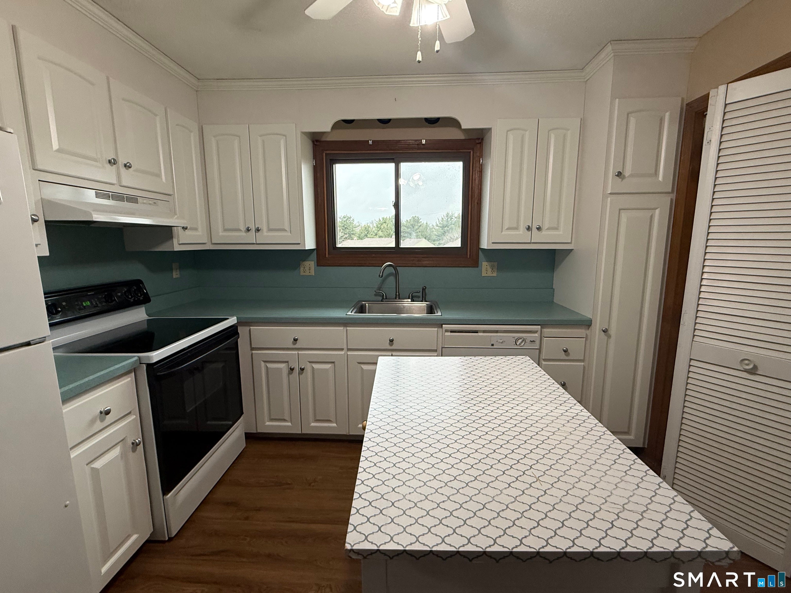 1302 Summer Hill Drive 1302
