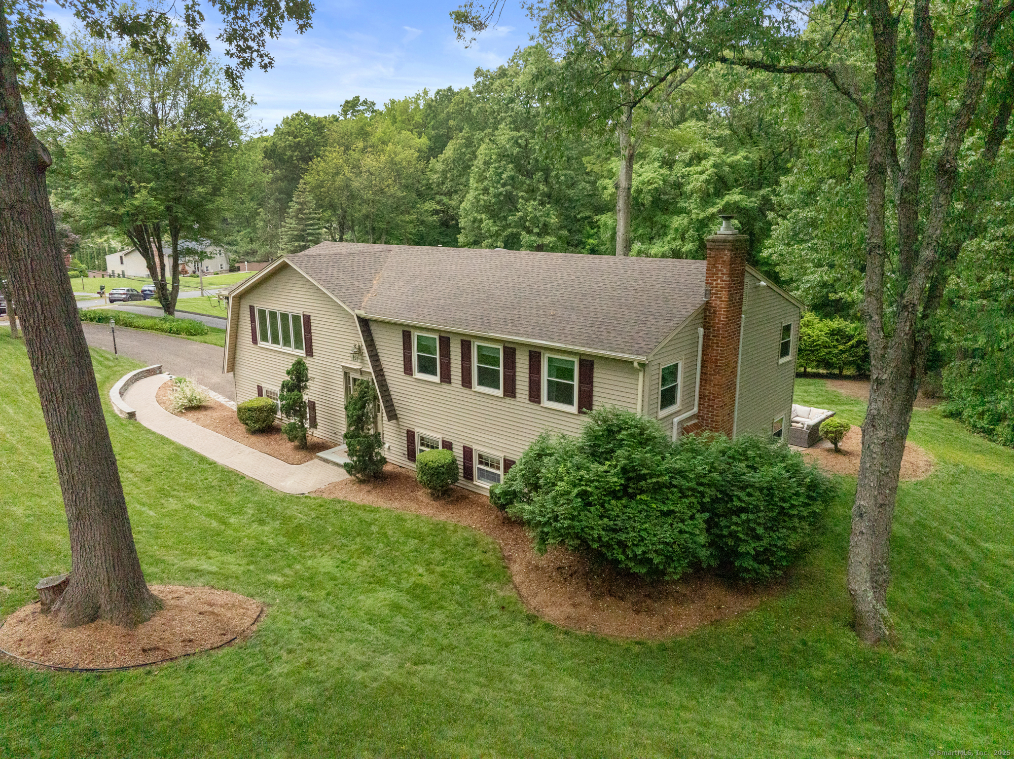 39 Pattonwood Drive, Southington, Connecticut image 1