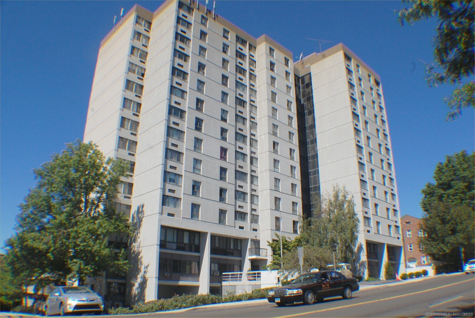 Property for Sale at Strawberry Hill Avenue 608, Stamford, Connecticut - Bedrooms: 1 
Bathrooms: 1 
Rooms: 3  - $169,000
