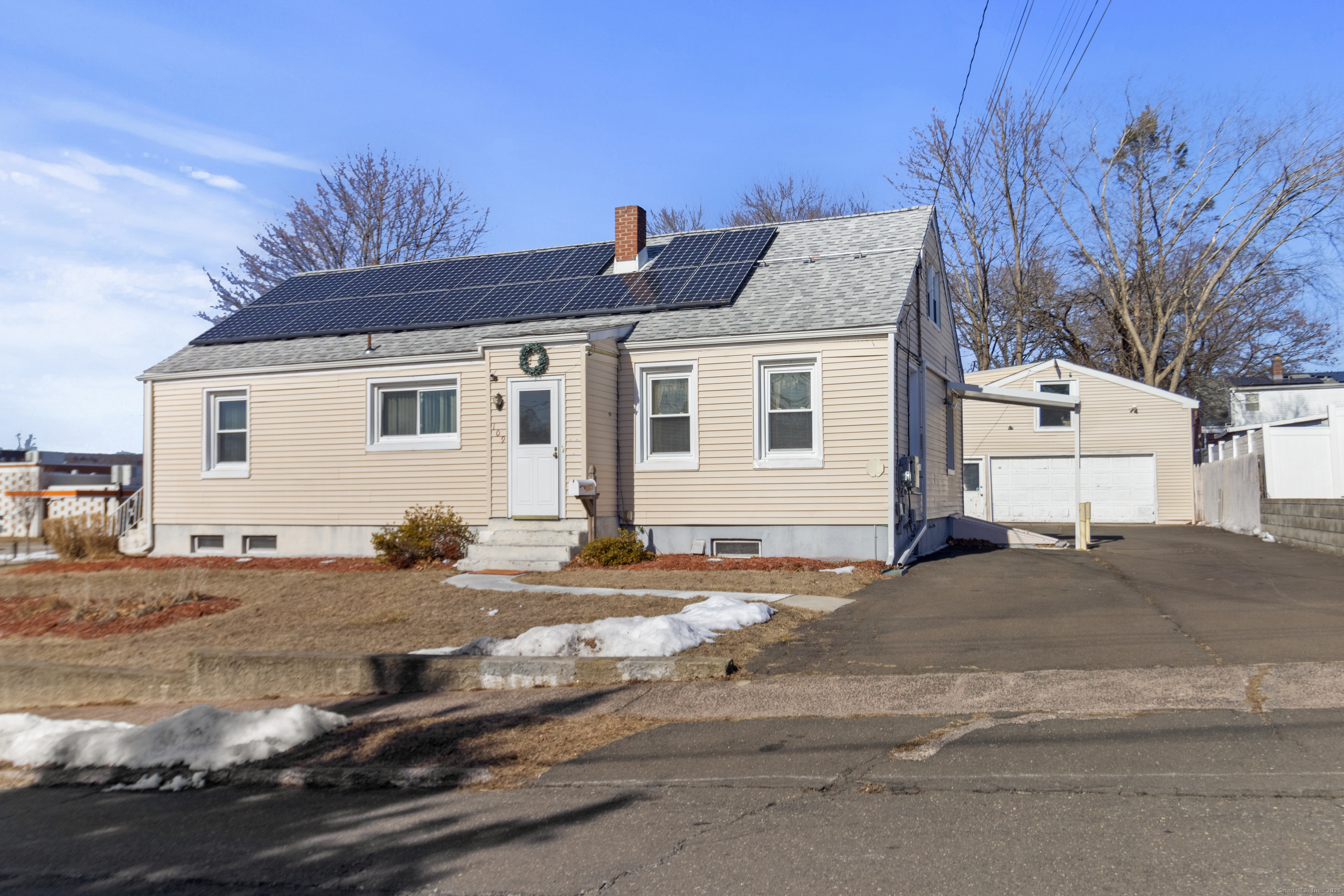 Fairview Avenue, Hamden, Connecticut - 4 Bedrooms  
4 Bathrooms  
11 Rooms - 