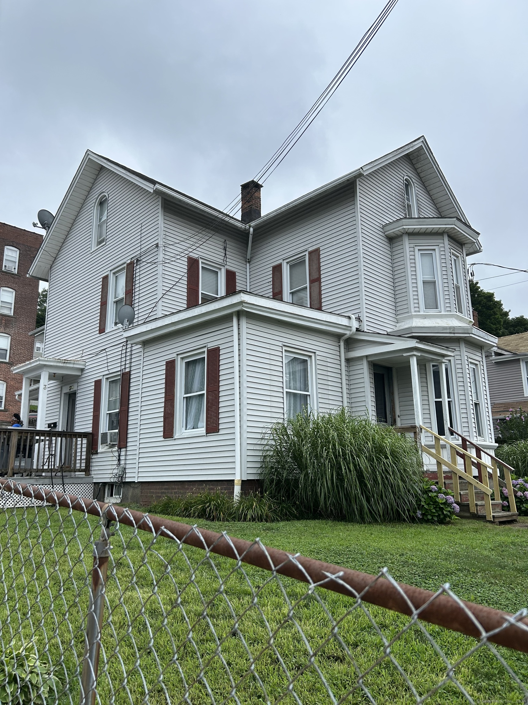 Rental Property at 552 Howe Avenue, Shelton, Connecticut - Bedrooms: 3 
Bathrooms: 1 
Rooms: 5  - $2,100 MO.