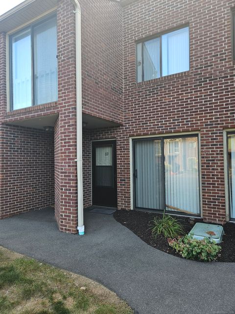 Photo of 279 Redstone Hill Road #APT 69, Bristol, CT 06010 (MLS # 24126410)