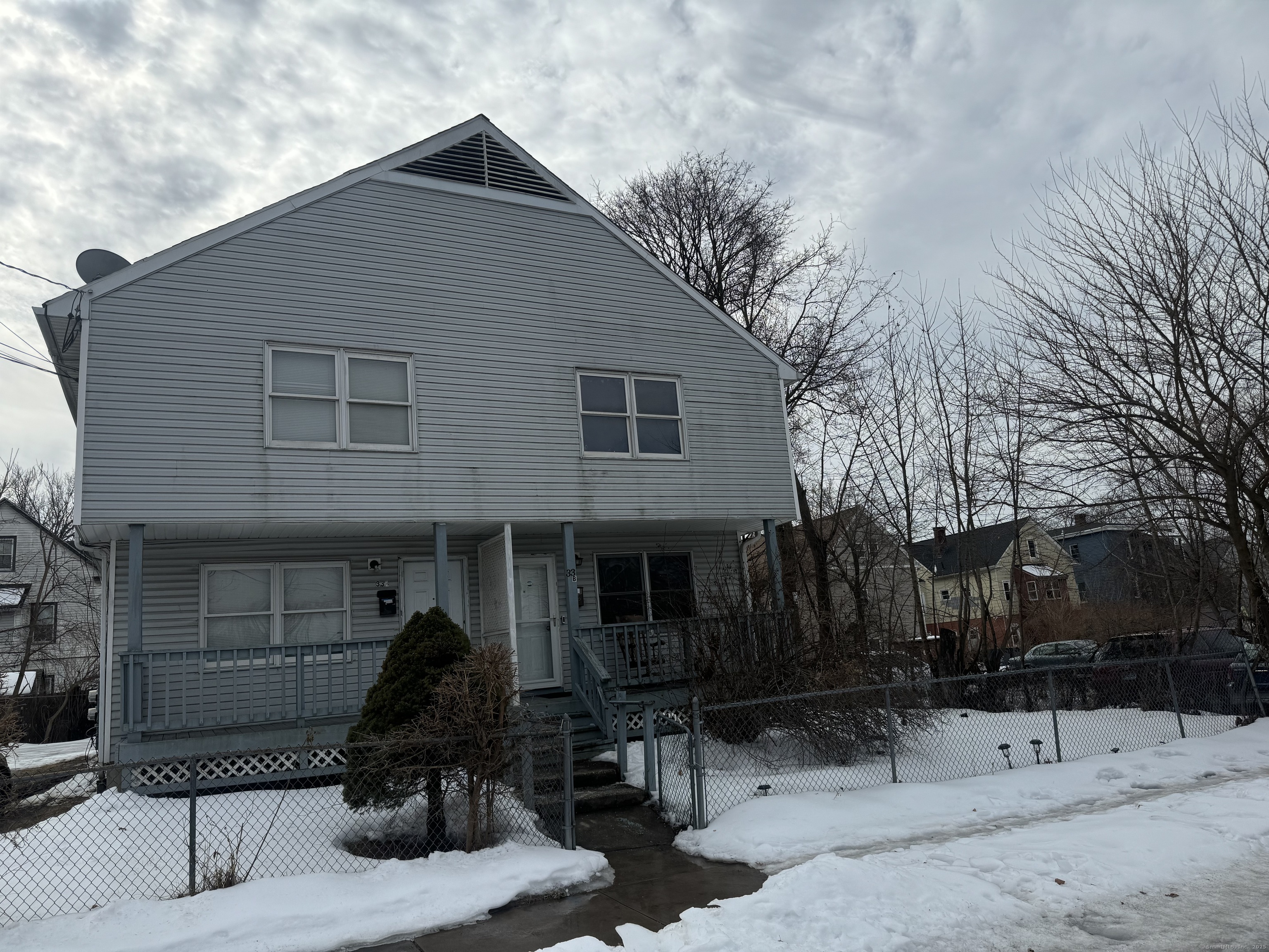 Guilford Street B, Hartford, Connecticut - 3 Bedrooms  
2 Bathrooms  
6 Rooms - 